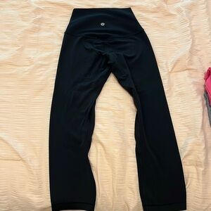 Lulu lemon size 0 high rise short leggings black (some lint present)